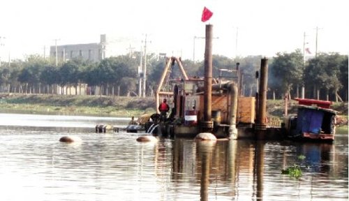 为保障白沙洲水厂取水安全，青菱河40年来首次清淤疏浚工程开展